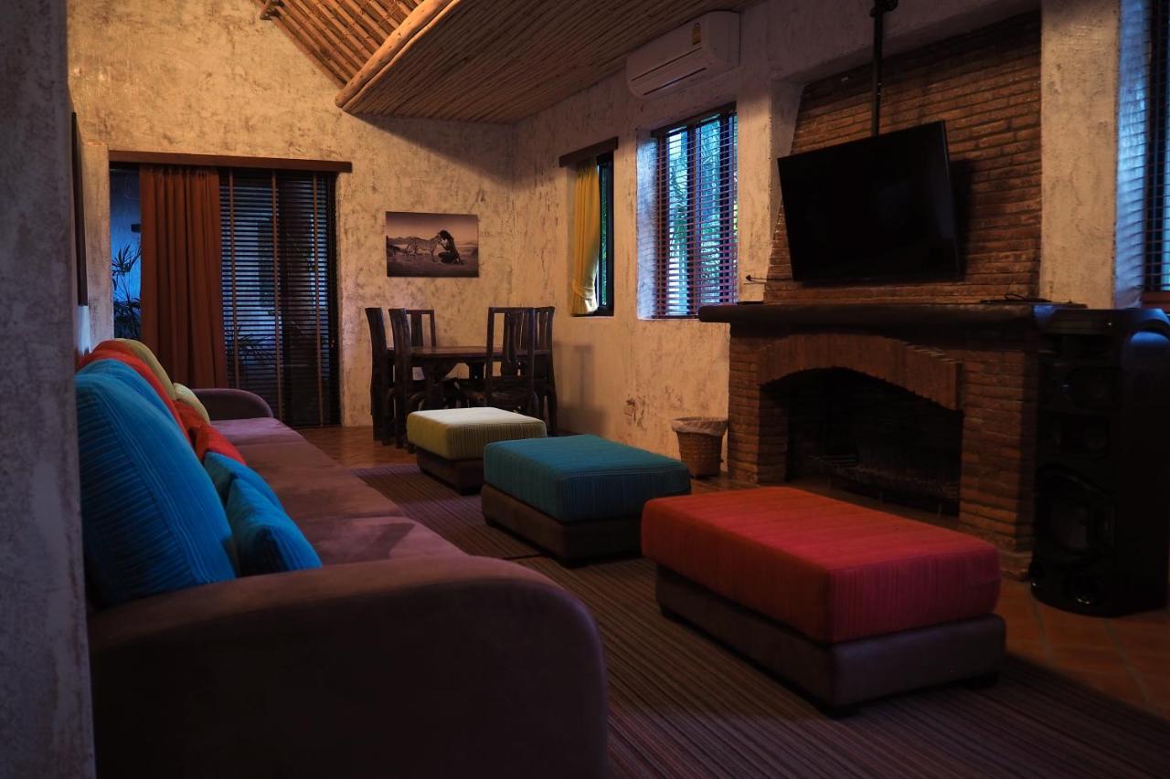 Baanpong Lodge San Kamphaeng Extérieur photo