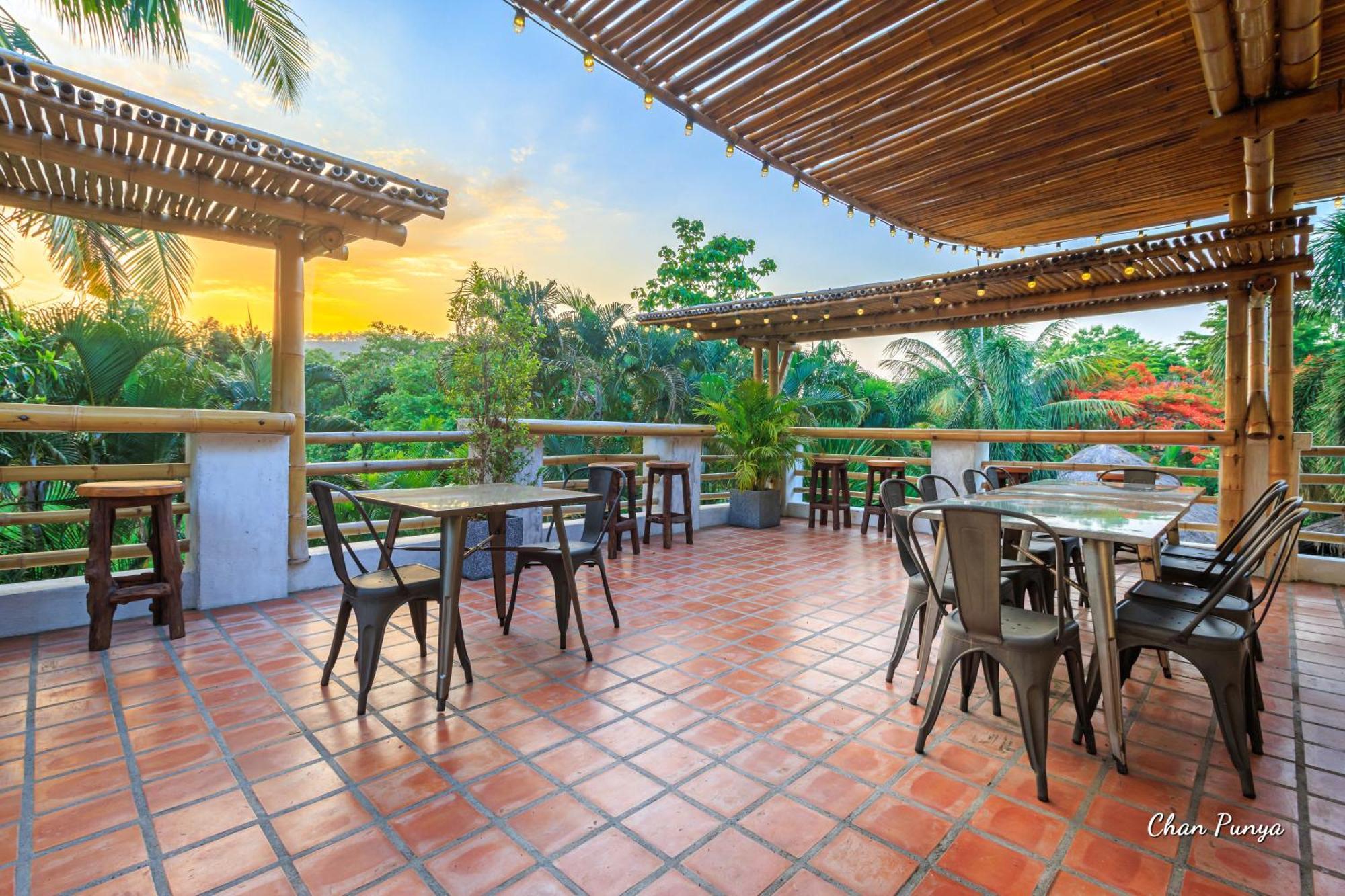 Baanpong Lodge San Kamphaeng Extérieur photo