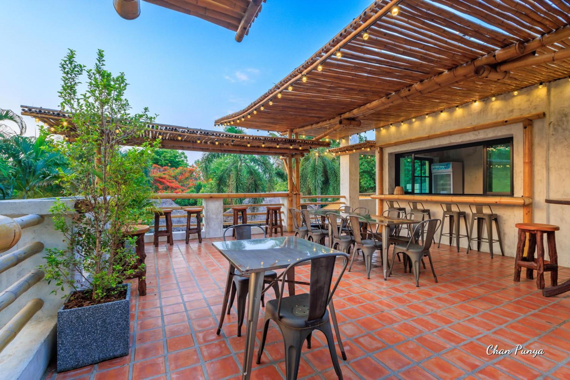 Baanpong Lodge San Kamphaeng Extérieur photo