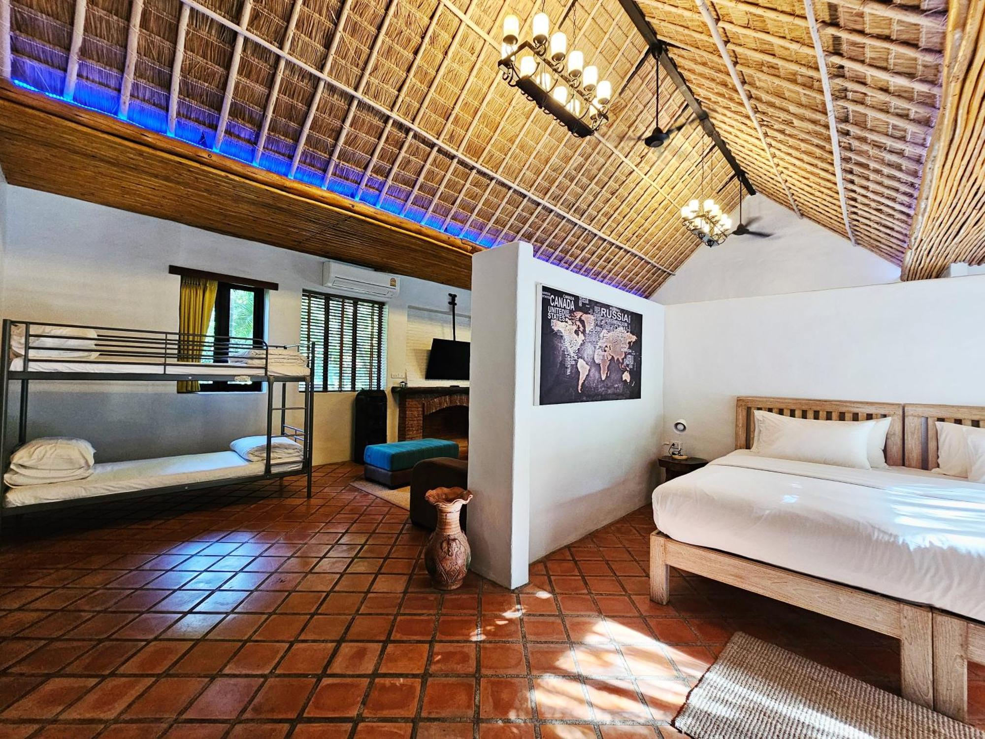 Baanpong Lodge San Kamphaeng Extérieur photo